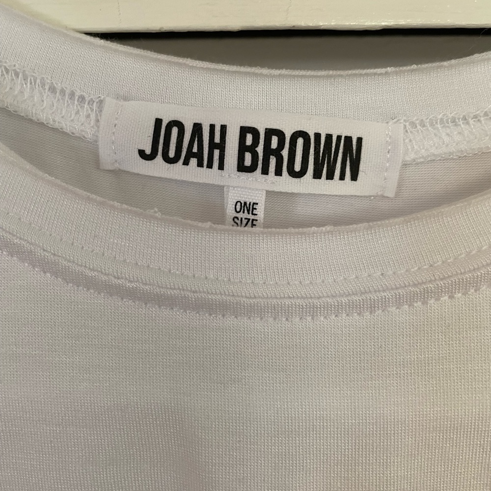 Joah Brown Cropped Tee